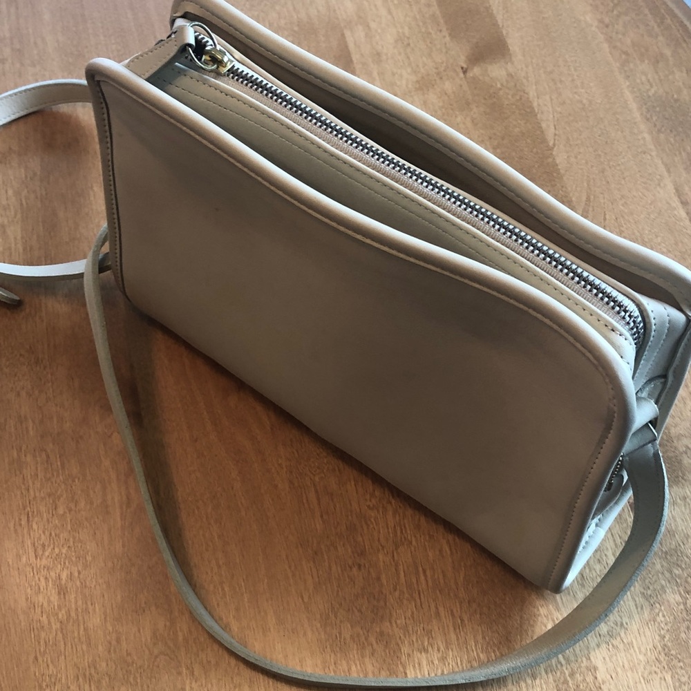 Classic Cream Leather Women’s Shoulder Bag - Picture 4 of 4